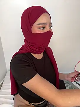 Snapshot of amaal_ chatting on 12/16/25, 07:41 amaal online show from 12/16/25, 07:41