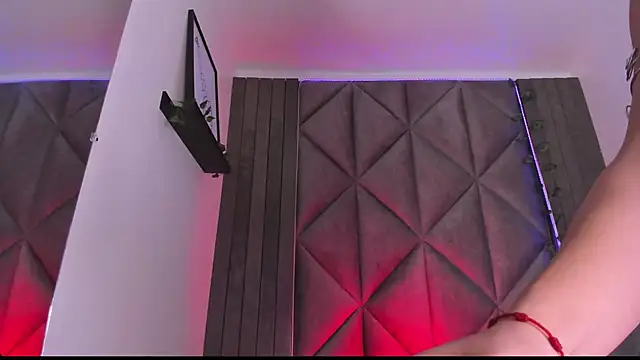 BriaConner  online show from 11/22/25, 02:43