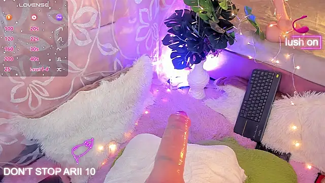 Snapshot of Arii_vega_ chatting on 10/08/25, 01:03 Arii vega  online show from 10/08/25, 01:03