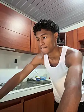 Snapshot of Masterikee chatting on 02/17/26, 01:29 Masterikee online show from 02/17/26, 01:29