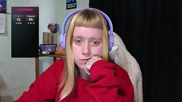 Snapshot of June_shy0 chatting on 10/16/25, 11:55 June shy0 online show from 10/16/25, 11:55