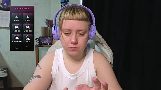 Snapshot of June_shy0 chatting on 10/22/25, 06:46 June shy0 online show from 10/22/25, 06:46