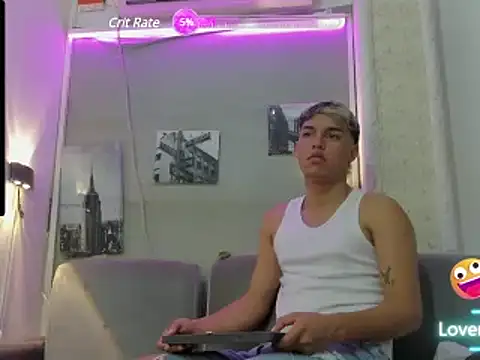 Snapshot of ryan_carter08 chatting on 12/06/24, 12:49 ryan carter08 online show from 12/06/24, 12:49
