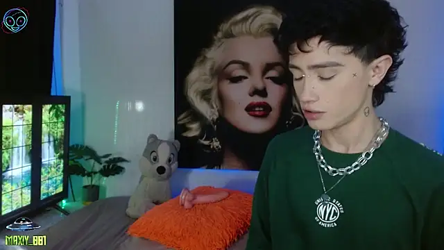 maxiy 001 online show from 11/16/25, 05:35