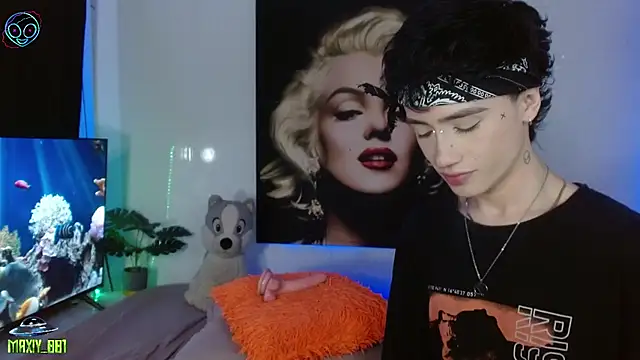 maxiy 001 online show from 11/20/25, 07:08