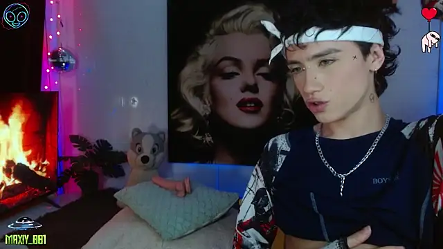 maxiy 001 online show from 04/22/26, 07:37