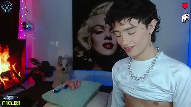 maxiy 001 online show from 04/26/26, 02:42