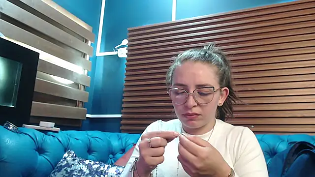  isaabellaa online show from 02/17/25, 05:43