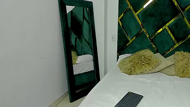 Criss Ariana online show from 02/24/25, 06:04