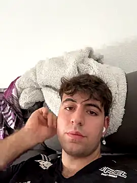 Snapshot of sergiio02 chatting on 10/19/25, 11:44 sergiio02 online show from 10/19/25, 11:44