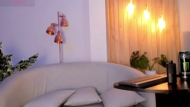 Snapshot of AriRobert_ chatting on 09/17/25, 04:03 AriRobert online show from 09/17/25, 04:03