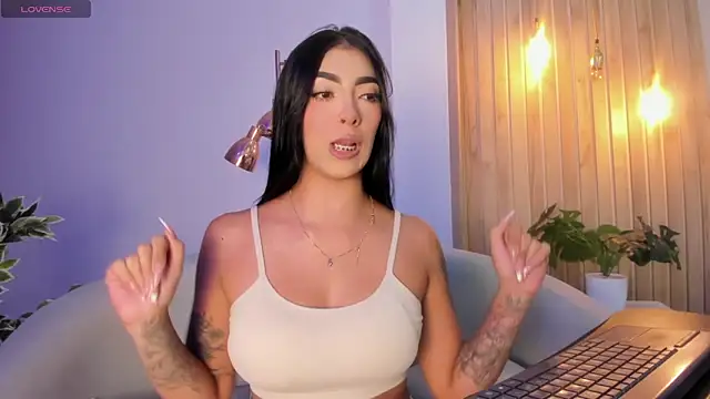 Snapshot of AriRobert_ chatting on 10/06/25, 03:15 AriRobert online show from 10/06/25, 03:15