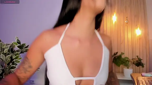 Snapshot of AriRobert_ chatting on 10/10/25, 03:27 AriRobert online show from 10/10/25, 03:27