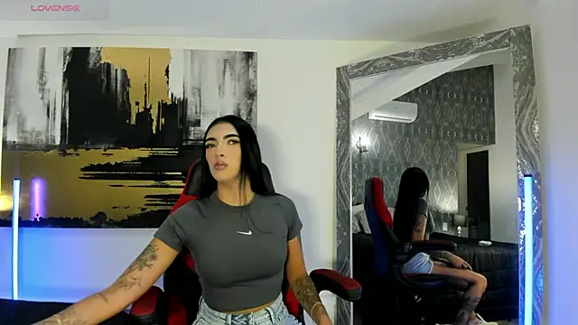 Snapshot of AriRobert_ chatting on 11/06/25, 03:51 AriRobert online show from 11/06/25, 03:51