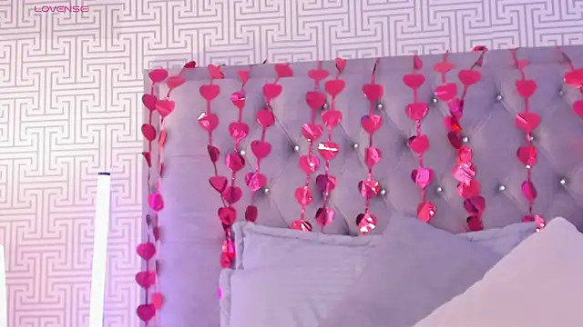 AriRobert  online show from 02/15/26, 12:36