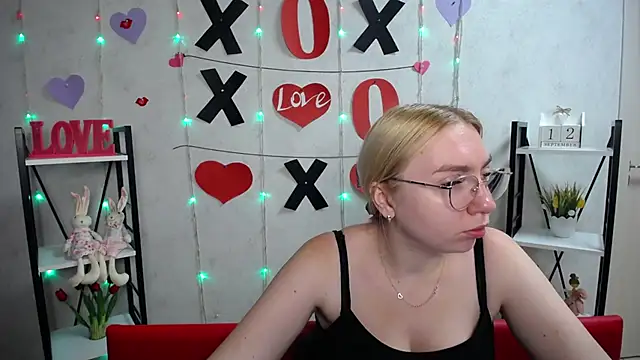 BeatriceFly online show from 09/12/25, 12:05