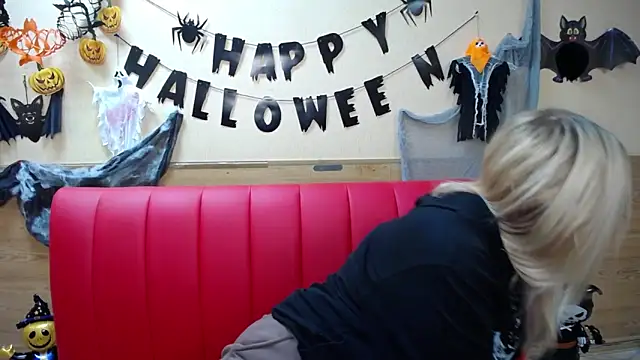 BeatriceFly online show from 10/28/25, 01:03