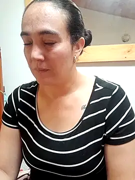 skayhot  online show from 10/27/25, 01:15