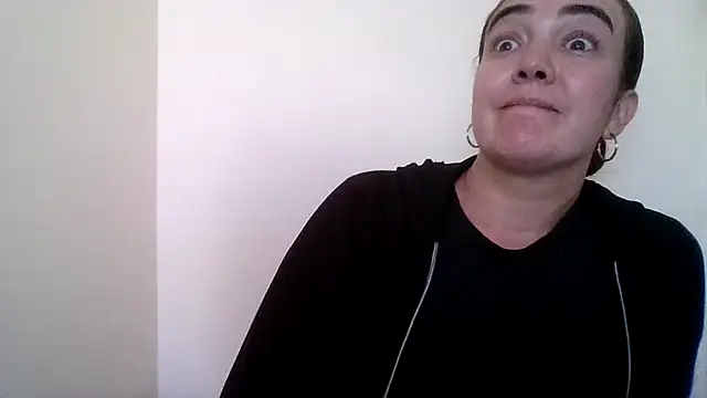 Snapshot of skayhot_ chatting on 05/20/26, 01:39 skayhot online show from 05/20/26, 01:39