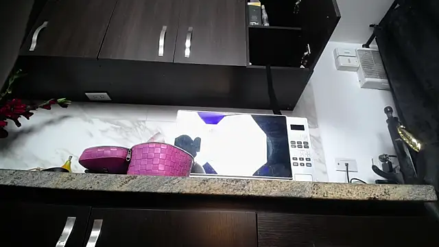 Snapshot of iniyalaboni chatting on 11/22/25, 09:03 iniyalaboni online show from 11/22/25, 09:03