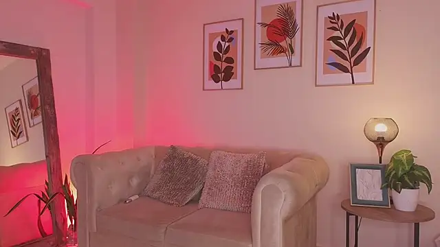 DahianaWalcott online show from 03/30/26, 07:37