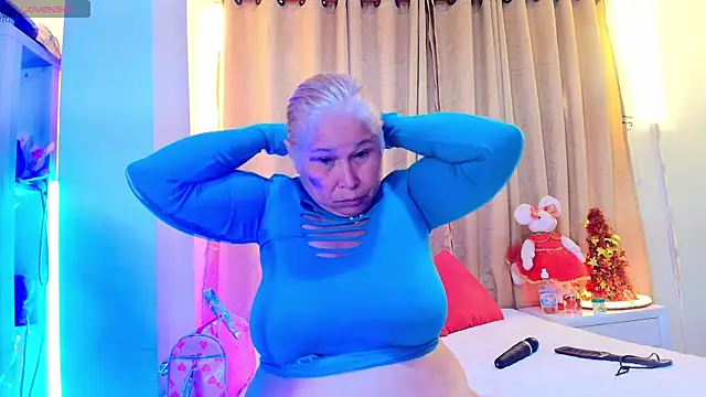 girl amada online show from 11/22/25, 07:02