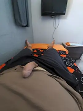 mfreitas005 online show from 11/18/25, 03:27