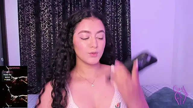 Snapshot of Adhara-zanne chatting on 03/05/25, 03:18 Adhara-zanne online show from 03/05/25, 03:18