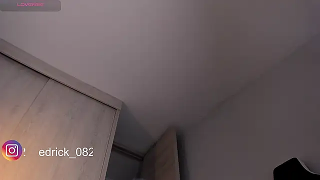 Snapshot of edrick_walton1 chatting on 12/23/24, 01:03 edrick walton1 online show from 12/23/24, 01:03