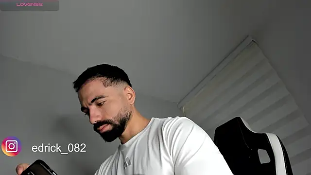 Snapshot of edrick_walton1 chatting on 01/02/25, 11:52 edrick walton1 online show from 01/02/25, 11:52