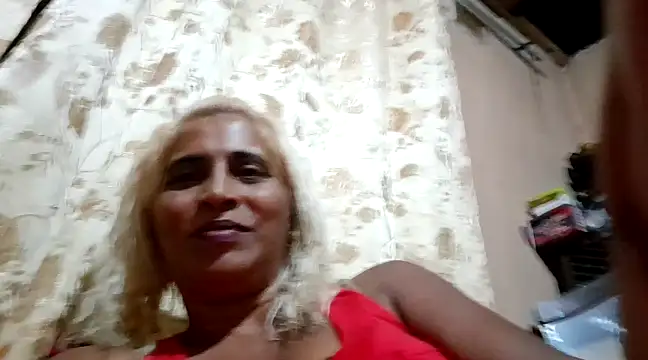 Snapshot of Goodgirlsue_77 chatting on 03/03/25, 06:44 Goodgirlsue 77 online show from 03/03/25, 06:44
