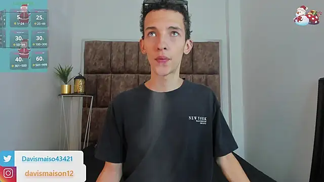 Snapshot of Maisondavis_ chatting on 12/14/24, 09:56 Maisondavis online show from 12/14/24, 09:56