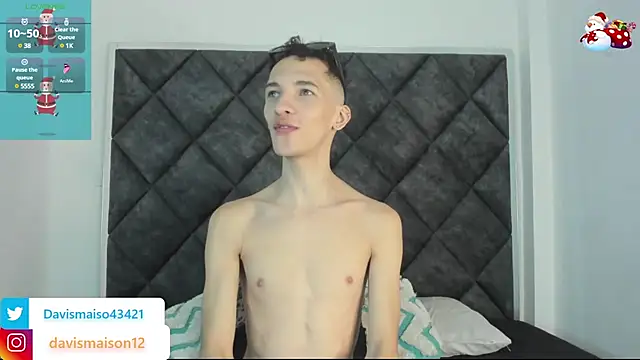 Snapshot of Maisondavis_ chatting on 12/18/24, 10:24 Maisondavis online show from 12/18/24, 10:24