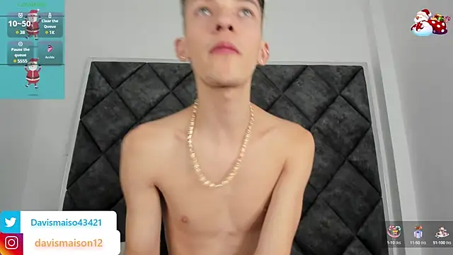 Snapshot of Maisondavis_ chatting on 12/24/24, 09:33 Maisondavis online show from 12/24/24, 09:33