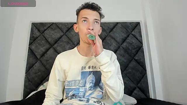 Snapshot of Maisondavis_ chatting on 12/27/24, 10:26 Maisondavis online show from 12/27/24, 10:26