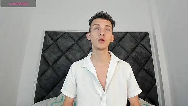 Snapshot of Maisondavis_ chatting on 12/30/24, 10:34 Maisondavis online show from 12/30/24, 10:34