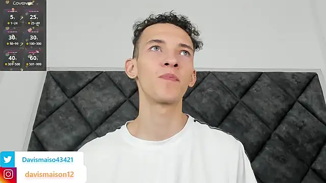 Snapshot of Maisondavis_ chatting on 01/03/25, 09:57 Maisondavis online show from 01/03/25, 09:57