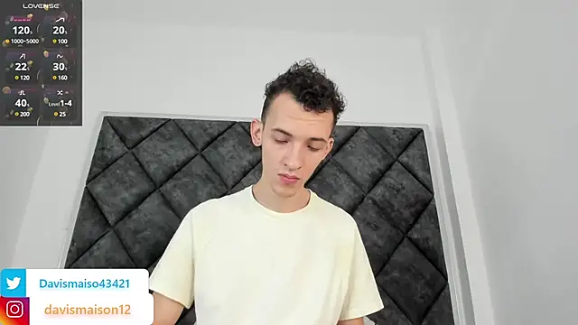 Snapshot of Maisondavis_ chatting on 01/07/25, 10:41 Maisondavis online show from 01/07/25, 10:41