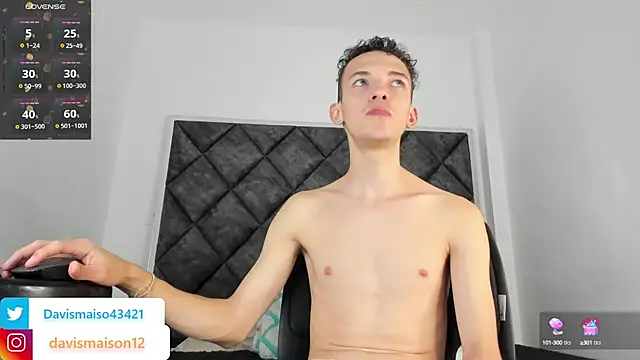 Snapshot of Maisondavis_ chatting on 01/09/25, 01:08 Maisondavis online show from 01/09/25, 01:08