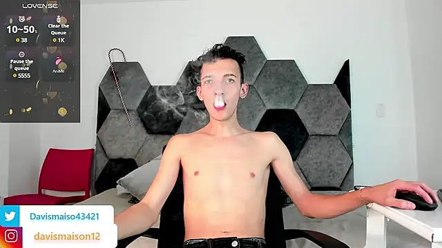 Snapshot of Maisondavis_ chatting on 01/16/25, 10:34 Maisondavis online show from 01/16/25, 10:34