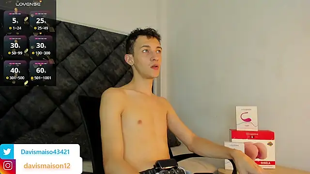 Snapshot of Maisondavis_ chatting on 01/20/25, 10:15 Maisondavis online show from 01/20/25, 10:15