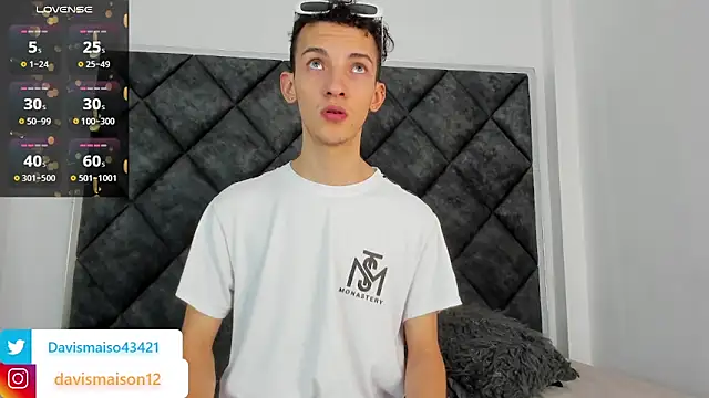 Snapshot of Maisondavis_ chatting on 01/21/25, 10:08 Maisondavis online show from 01/21/25, 10:08