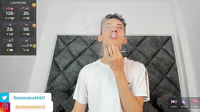 Snapshot of Maisondavis_ chatting on 01/22/25, 10:05 Maisondavis online show from 01/22/25, 10:05