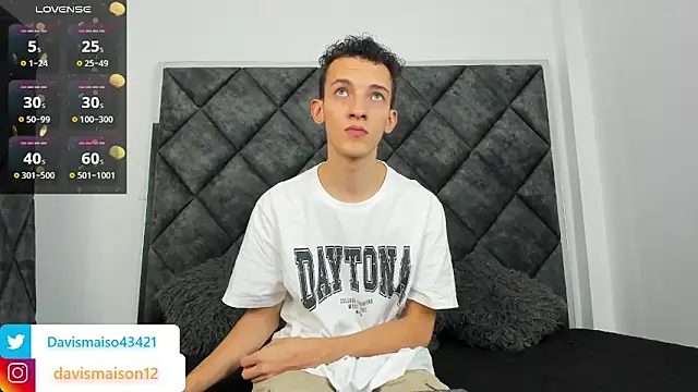 Snapshot of Maisondavis_ chatting on 01/27/25, 09:22 Maisondavis online show from 01/27/25, 09:22