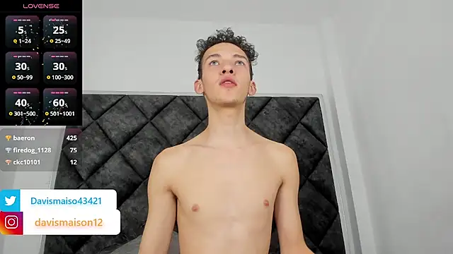 Snapshot of Maisondavis_ chatting on 02/01/25, 12:51 Maisondavis online show from 02/01/25, 12:51