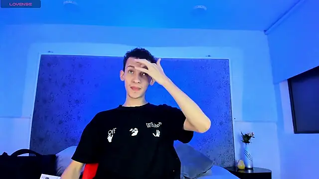 Snapshot of Maisondavis_ chatting on 02/05/25, 09:50 Maisondavis online show from 02/05/25, 09:50