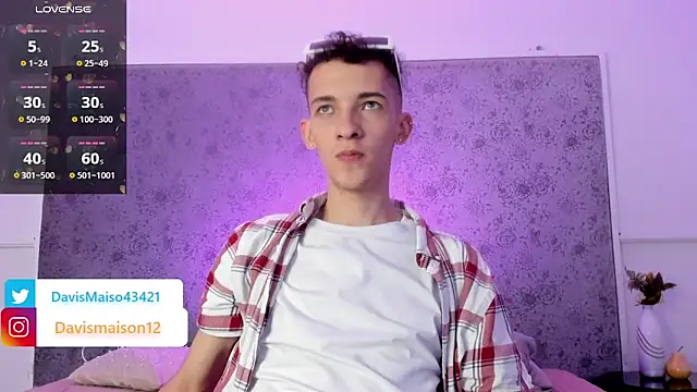 Snapshot of Maisondavis_ chatting on 02/10/25, 10:09 Maisondavis online show from 02/10/25, 10:09