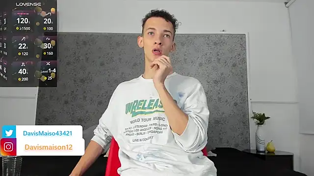 Snapshot of Maisondavis_ chatting on 02/18/25, 09:09 Maisondavis online show from 02/18/25, 09:09