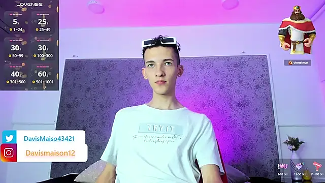 Snapshot of Maisondavis_ chatting on 02/25/25, 02:58 Maisondavis online show from 02/25/25, 02:58