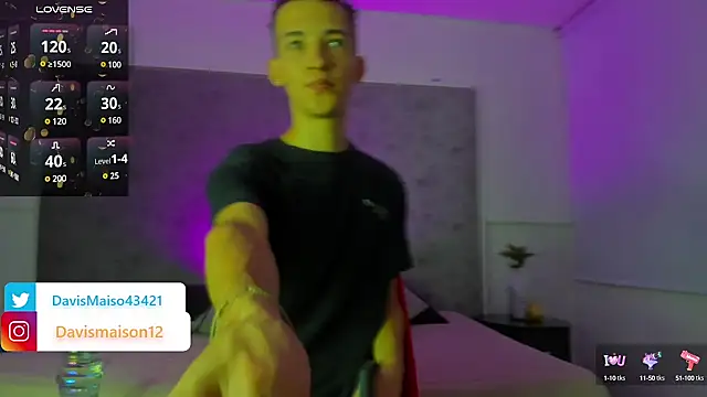 Snapshot of Maisondavis_ chatting on 02/25/25, 09:35 Maisondavis online show from 02/25/25, 09:35